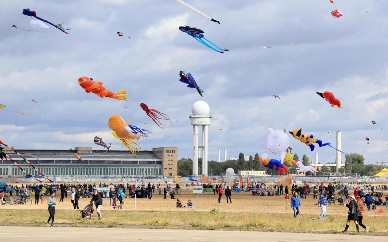 Aparthotel Schillinger-Berlin Am Tempelhofer Feld Esterno foto